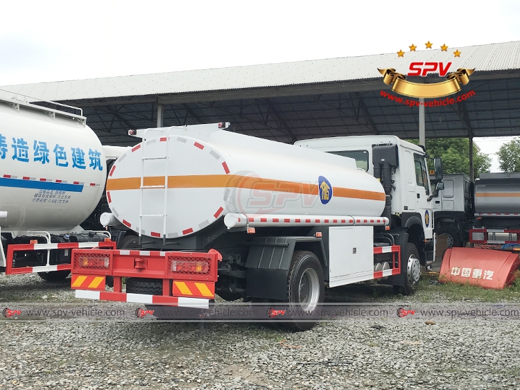 8,000 Litres Petroleum Bowser Sinotruk - RB